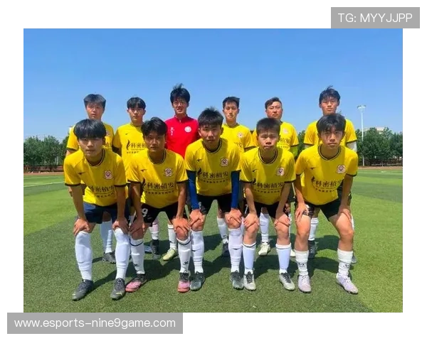 六大足球巨星齐聚一堂合影留念展示足球界最强阵容 六大足球巨星齐聚一堂合影留念展示足球界最强阵容
